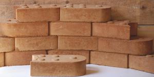 Briques de terre crue : montage de cloison et enduits
